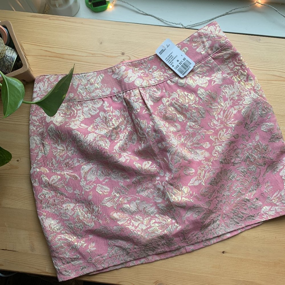 statement skirt with pockets festive